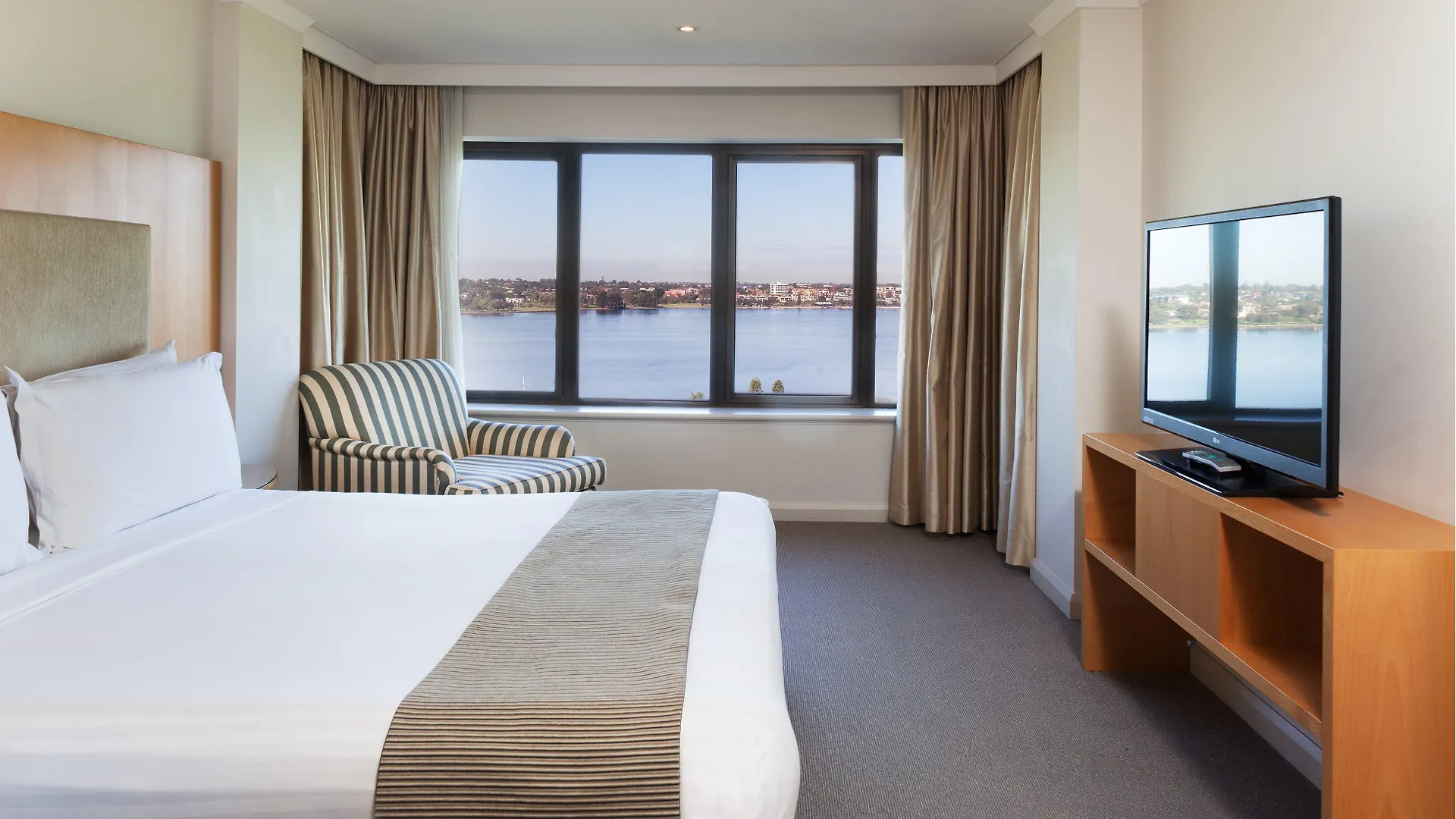 Crowne Plaza Perth By Ihg Hotel