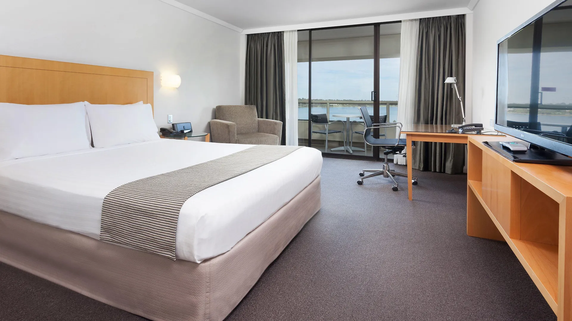 Crowne Plaza Perth By Ihg Hotel