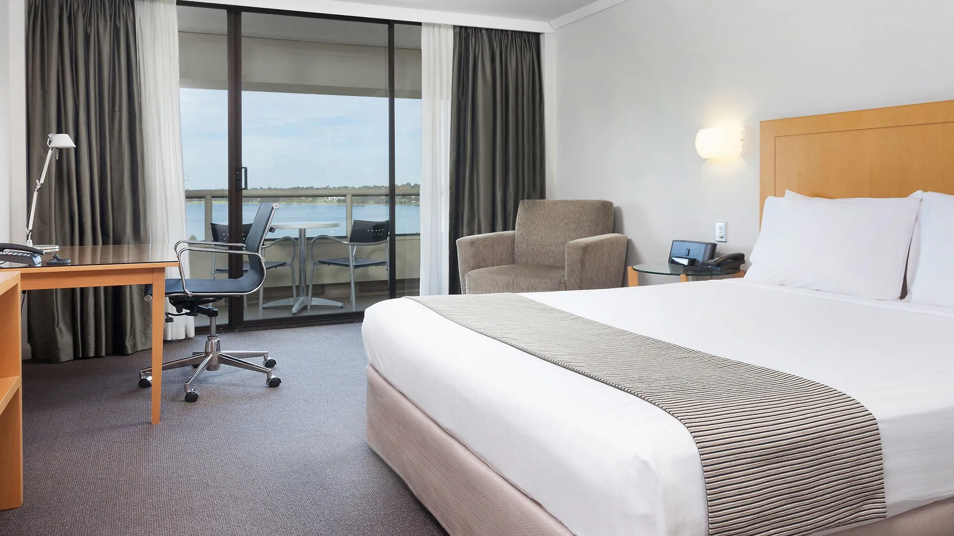 Crowne Plaza Perth By Ihg Hotel